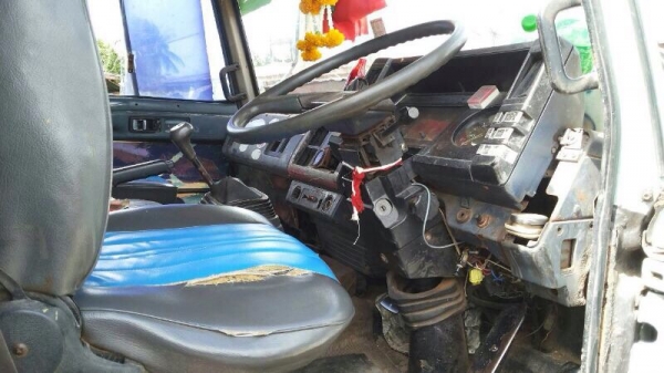 รถอีซูซุ 6 ล้อ  รั้ว ( ไม่ดั้ม )   FRR12FA  175 แรงม้า.  สนใจติดต่อ 081 - 6079515