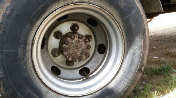 รถอีซูซุ 6 ล้อ  รั้ว ( ไม่ดั้ม )   FRR12FA  175 แรงม้า.  สนใจติดต่อ 081 - 6079515