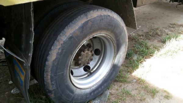 รถอีซูซุ 6 ล้อ  รั้ว ( ไม่ดั้ม )   FRR12FA  175 แรงม้า.  สนใจติดต่อ 081 - 6079515