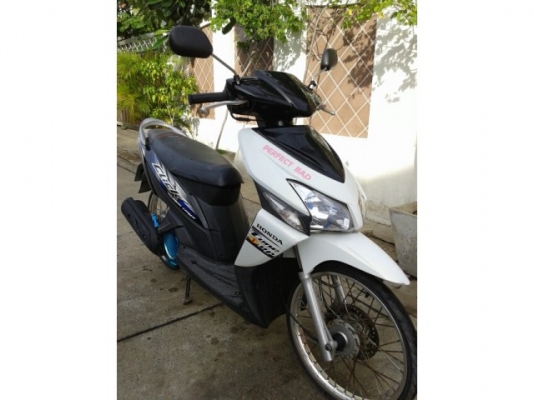 Honda Click 110 cc สีขาว ดำ พร้อมใช้เครื่องดี
