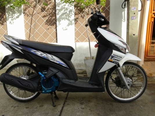 Honda Click 110 cc สีขาว ดำ พร้อมใช้เครื่องดี Honda Click 110 cc สีขาว ดำ พร้อมใช้เครื่องดี