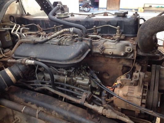 รถอีซูซุ 10 ล้อ ท้ายลาด 240 แรงม้า ( ขาวทำฟ้า )   สนใจติดต่อ 081 - 6079515