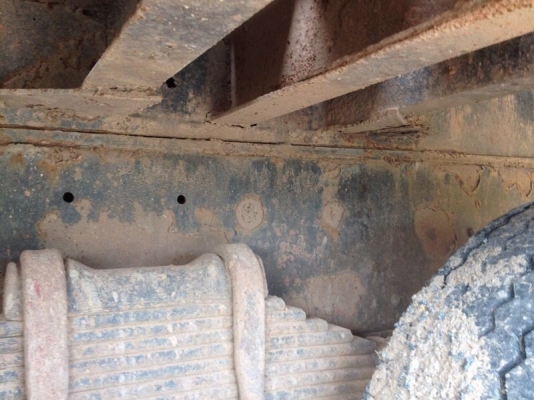 รถอีซูซุ 10 ล้อ ท้ายลาด 240 แรงม้า ( ขาวทำฟ้า )   สนใจติดต่อ 081 - 6079515