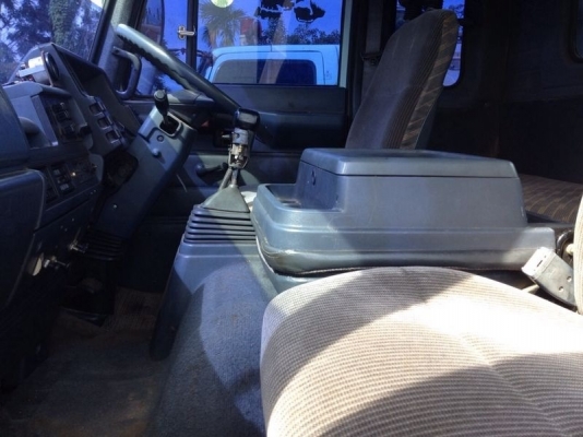 รถอีซูซุ 10 ล้อ ท้ายลาด 240 แรงม้า ( ขาวทำฟ้า )   สนใจติดต่อ 081 - 6079515