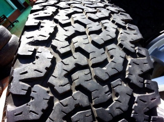 ขายล้อนอก พร้อมยาง  BF 265 x 70 x 16