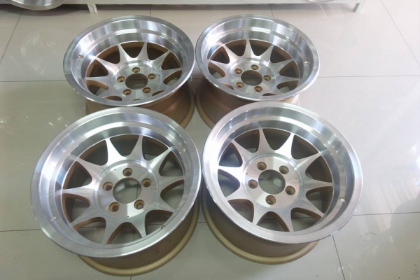ล้อนอก JRD JAPAN 15X8.5 ET-25 5/114 ออฟ2ชั้น สวยมาก ราคา 9500บาท