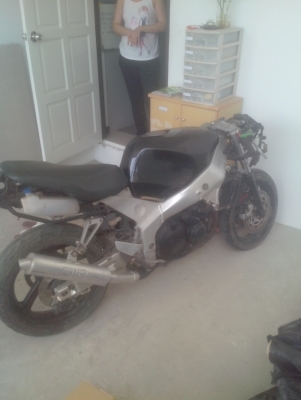 ขาย FZR400 ตัว 3TJ ครับ 25,000 เอาไปทำต่ออีกนิด เครื่องดี