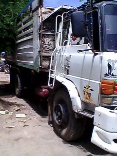 สิบล้อ ฮีโน่ 725 2 เพลา เครื่อง 227 เครื่อง EM 220 ช่วงล่างเดิม หัว F 18 พร้อมโอน 650000 สิบล้อ ฮีโน่ 725 2 เพลา เครื่อง 227 เครื่อง EM 220 ช่วงล่างเดิม หัว F 18 พร้อมโอน 650000