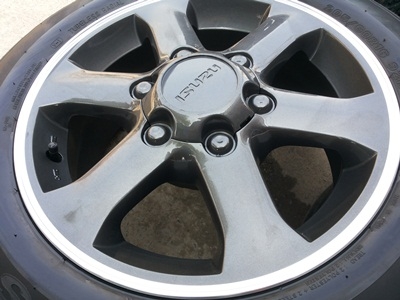 ขายล้อแม็กISUZU GOLD series 16 นิ้ว 6 ก้าน(สีกัล) พร้อมยาง 1 ชุด