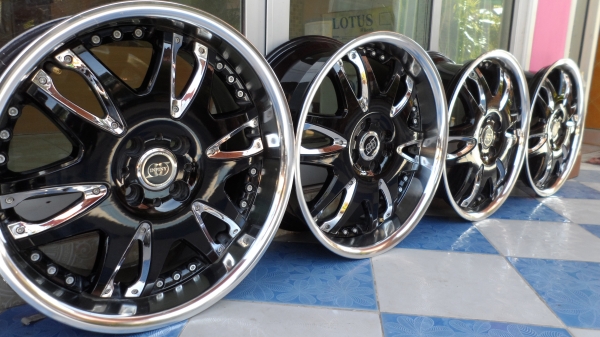 infiny by japan 17 4รู100 กว้าง7.5" หน้าตื้น ออฟ42 หลังลึกออฟ38 สีเดิมๆไม่มีซ่อม ดำขอบเงาจ้า สวยๆมีรอยนิดเดียว ขายถูกๆ 7500 สนจัยดูของได้ที่ คลอง2 คลองหลวง 0898128457 ไอดี chaichaimax ส่งทั่วไทย ซ.บงกช11https://www.facebook.com/profile.php?id=1000062