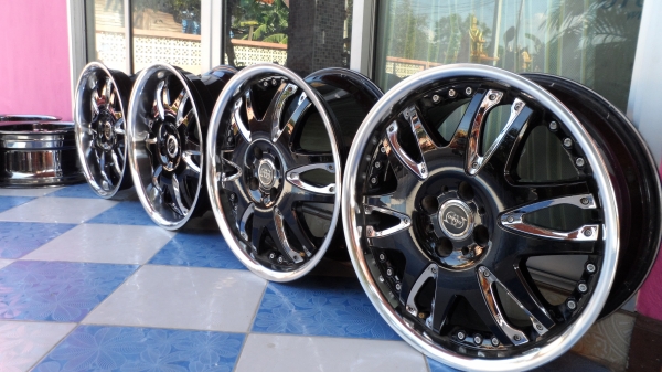 infiny by japan 17 4รู100 กว้าง7.5" หน้าตื้น ออฟ42 หลังลึกออฟ38 สีเดิมๆไม่มีซ่อม ดำขอบเงาจ้า สวยๆมีรอยนิดเดียว ขายถูกๆ 7500 สนจัยดูของได้ที่ คลอง2 คลองหลวง 0898128457 ไอดี chaichaimax ส่งทั่วไทย ซ.บงกช11https://www.facebook.com/profile.php?id=1000062