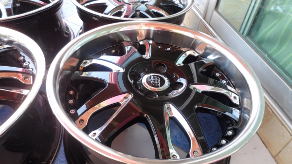 infiny by japan 17 4รู100 กว้าง7.5" หน้าตื้น ออฟ42 หลังลึกออฟ38 สีเดิมๆไม่มีซ่อม ดำขอบเงาจ้า สวยๆมีรอยนิดเดียว ขายถูกๆ 7500 สนจัยดูของได้ที่ คลอง2 คลองหลวง 0898128457 ไอดี chaichaimax ส่งทั่วไทย ซ.บงกช11https://www.facebook.com/profile.php?id=1000062