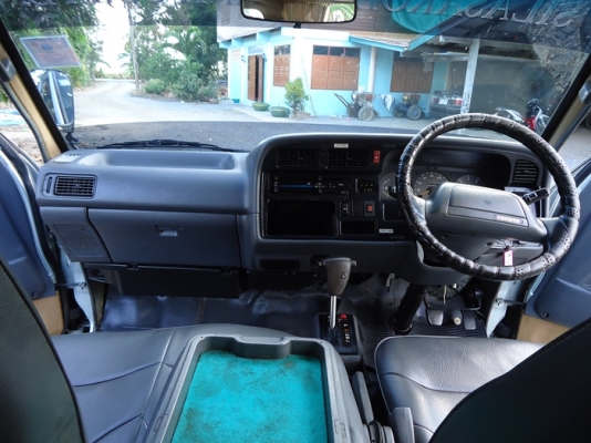 รถตู้  Toyota  hiace  เครื่อง 2 J vvti   แก๊ส lpg หัวฉีด ขับดี ประหยัด