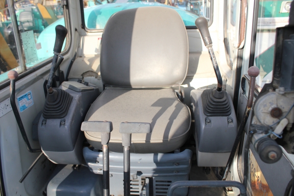 ขาย !!! รถแมคโคร KOMATSU PC30-7 รถนอกชัวร์ ขาย !!! รถแมคโคร KOMATSU PC30-7 รถนอกชัวร์