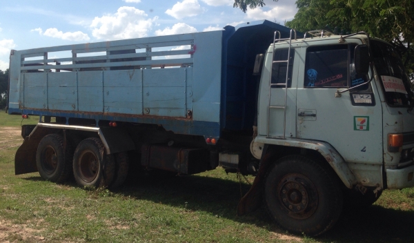 ISUZU ROCKY 210 HP 6SA1 สิบล้อดั๊มพ์ 2 เพลา กระบะดั๊มพ์ 12 ตันพื้นเหล็กฝาข้างไม้สภาพดีพร้อมบรรทุกได้เลย เครื่องแห้งแรงดี ช่วงล่างคัชซีสวยไม่มีผุไม่มีบวม ยางสภาพดี 10 เส้นประมาณ 60\% พร้อมบรรทุก เอกสารเล่มทะเบียนชุดโอนครบพร้อมโอน ราคาต่อรองได้ครับ ISUZU ROCKY 210 HP 6SA1 สิบล้อดั๊มพ์ 2 เพลา กระบะดั๊มพ์ 12 ตันพื้นเหล็กฝาข้างไม้สภาพดีพร้อมบรรทุกได้เลย เครื่องแห้งแรงดี ช่วงล่างคัชซีสวยไม่มีผุไม่มีบวม ยางสภาพดี 10 เส้นประมาณ 60\% พร้อมบรรทุก เอกสารเล่มทะเบียนชุดโอนครบพร้อมโอน ราคาต่อรองได้ครับ