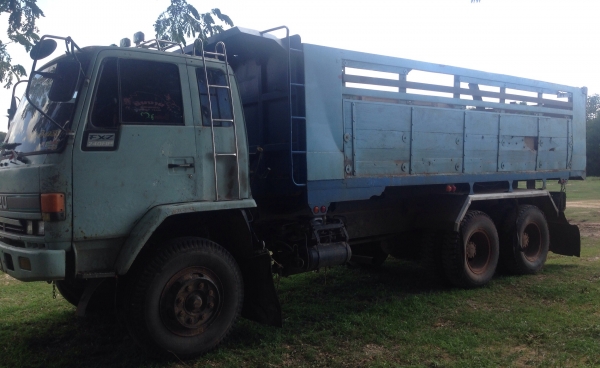 ISUZU ROCKY 210 HP 6SA1 สิบล้อดั๊มพ์ 2 เพลา กระบะดั๊มพ์ 12 ตันพื้นเหล็กฝาข้างไม้สภาพดีพร้อมบรรทุกได้เลย เครื่องแห้งแรงดี ช่วงล่างคัชซีสวยไม่มีผุไม่มีบวม ยางสภาพดี 10 เส้นประมาณ 60\% พร้อมบรรทุก เอกสารเล่มทะเบียนชุดโอนครบพร้อมโอน ราคาต่อรองได้ครับ ISUZU ROCKY 210 HP 6SA1 สิบล้อดั๊มพ์ 2 เพลา กระบะดั๊มพ์ 12 ตันพื้นเหล็กฝาข้างไม้สภาพดีพร้อมบรรทุกได้เลย เครื่องแห้งแรงดี ช่วงล่างคัชซีสวยไม่มีผุไม่มีบวม ยางสภาพดี 10 เส้นประมาณ 60\% พร้อมบรรทุก เอกสารเล่มทะเบียนชุดโอนครบพร้อมโอน ราคาต่อรองได้ครับ