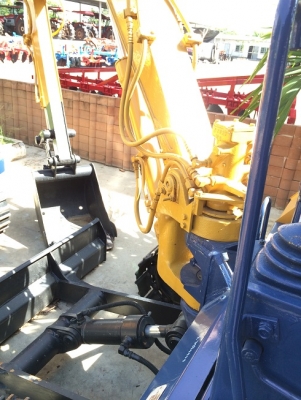 ขายด่วนรถแบคโฮ komatsu pc 30-5 เก่านอก สภาพเยี่ยม ราคาถูก