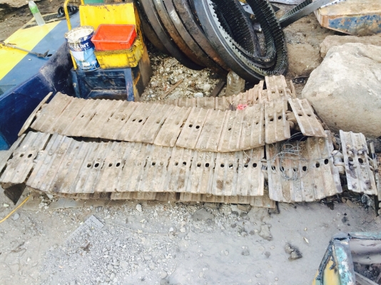 ขายด่วนโซ่แผ่น 120 มี2คู่ มีแผ่นยาว 50 กับ 60 ขายด่วนโซ่แผ่น 120 มี2คู่ มีแผ่นยาว 50 กับ 60