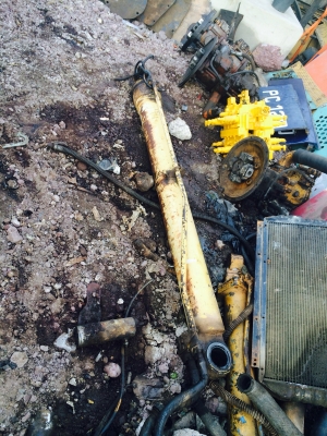 ขายด่วนกระบอกอาม komatsu pc 200-5