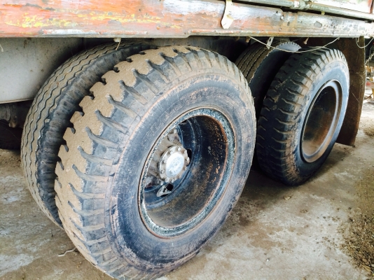 สิบล้อ เพลาเดียว Hino 600,000 บาท