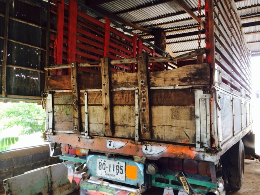 สิบล้อ เพลาเดียว Hino 600,000 บาท