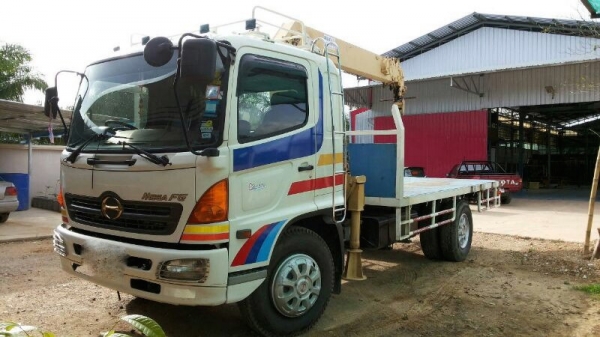 รถฮีโน่ 6 ล้อ พื้นเรียบ ( ติดเครน 3 ตัน ) 220 แรงม้า ปี 48 ( รถวิ่ง 6x,xxx กม. ) สนใจติดต่อ 081 - 6079515 รถฮีโน่ 6 ล้อ พื้นเรียบ ( ติดเครน 3 ตัน ) 220 แรงม้า ปี 48 ( รถวิ่ง 6x,xxx กม. ) สนใจติดต่อ 081 - 6079515