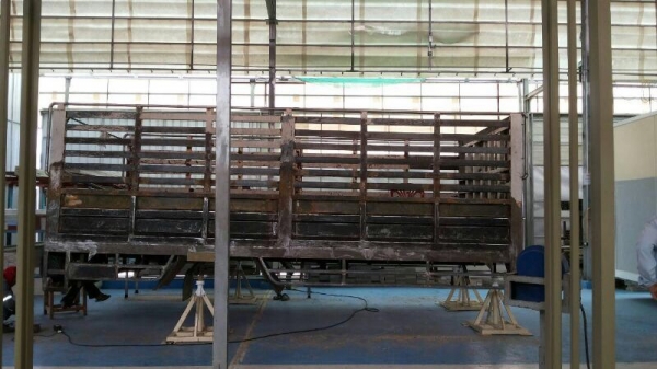 รถฮีโน่ 6 ล้อ พื้นเรียบ ( ติดเครน 3 ตัน ) 220 แรงม้า ปี 48 ( รถวิ่ง 6x,xxx กม. ) สนใจติดต่อ 081 - 6079515 รถฮีโน่ 6 ล้อ พื้นเรียบ ( ติดเครน 3 ตัน ) 220 แรงม้า ปี 48 ( รถวิ่ง 6x,xxx กม. ) สนใจติดต่อ 081 - 6079515