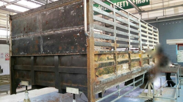 รถฮีโน่ 6 ล้อ พื้นเรียบ ( ติดเครน 3 ตัน ) 220 แรงม้า ปี 48 ( รถวิ่ง 6x,xxx กม. ) สนใจติดต่อ 081 - 6079515 รถฮีโน่ 6 ล้อ พื้นเรียบ ( ติดเครน 3 ตัน ) 220 แรงม้า ปี 48 ( รถวิ่ง 6x,xxx กม. ) สนใจติดต่อ 081 - 6079515