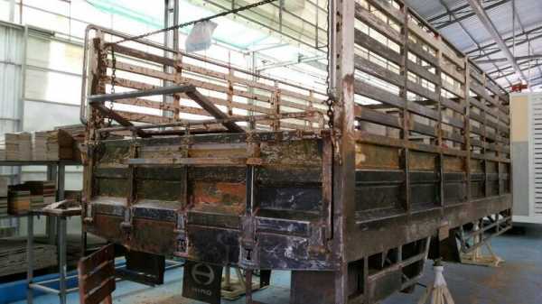 รถฮีโน่ 6 ล้อ พื้นเรียบ ( ติดเครน 3 ตัน ) 220 แรงม้า ปี 48 ( รถวิ่ง 6x,xxx กม. ) สนใจติดต่อ 081 - 6079515 รถฮีโน่ 6 ล้อ พื้นเรียบ ( ติดเครน 3 ตัน ) 220 แรงม้า ปี 48 ( รถวิ่ง 6x,xxx กม. ) สนใจติดต่อ 081 - 6079515