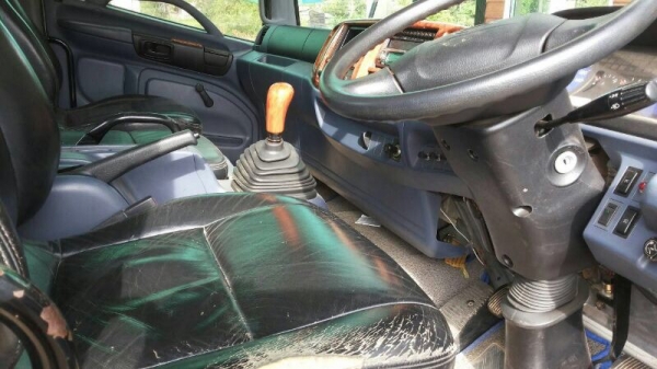 รถฮีโน่ 6 ล้อ พื้นเรียบ ( ติดเครน 3 ตัน ) 220 แรงม้า ปี 48 ( รถวิ่ง 6x,xxx กม. ) สนใจติดต่อ 081 - 6079515 รถฮีโน่ 6 ล้อ พื้นเรียบ ( ติดเครน 3 ตัน ) 220 แรงม้า ปี 48 ( รถวิ่ง 6x,xxx กม. ) สนใจติดต่อ 081 - 6079515