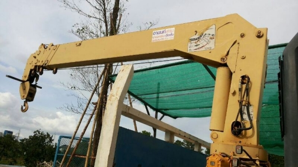 รถฮีโน่ 6 ล้อ พื้นเรียบ ( ติดเครน 3 ตัน ) 220 แรงม้า ปี 48 ( รถวิ่ง 6x,xxx กม. ) สนใจติดต่อ 081 - 6079515 รถฮีโน่ 6 ล้อ พื้นเรียบ ( ติดเครน 3 ตัน ) 220 แรงม้า ปี 48 ( รถวิ่ง 6x,xxx กม. ) สนใจติดต่อ 081 - 6079515