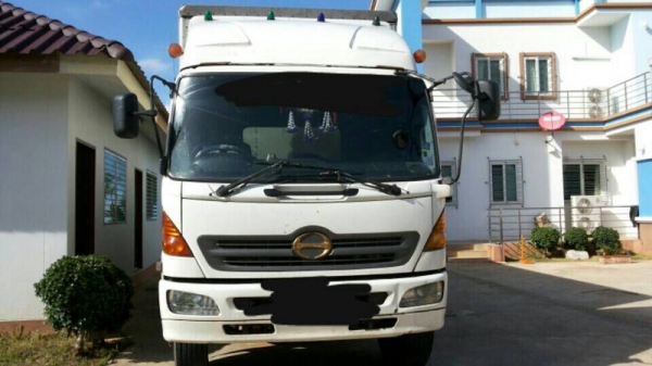 รถฮีโน่ 10 ล้อ ตู้แห้ง 260 แรงม้า ปี 47  สนใจติดต่อ 081 - 6079515