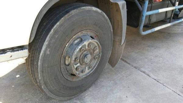 รถฮีโน่ 10 ล้อ ตู้แห้ง 260 แรงม้า ปี 47  สนใจติดต่อ 081 - 6079515