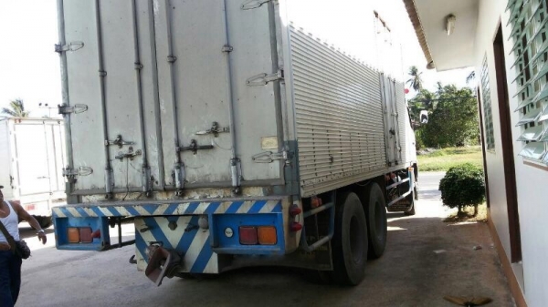 รถฮีโน่ 10 ล้อ ตู้แห้ง 260 แรงม้า ปี 47  สนใจติดต่อ 081 - 6079515