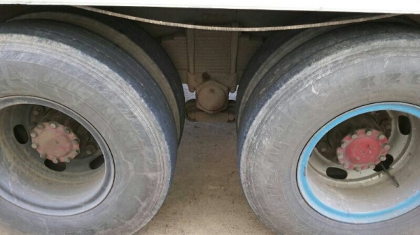 รถฮีโน่ 10 ล้อ ตู้แห้ง 260 แรงม้า ปี 47  สนใจติดต่อ 081 - 6079515