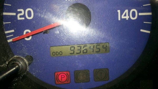 รถฮีโน่ 10 ล้อ ตู้แห้ง 260 แรงม้า ปี 47  สนใจติดต่อ 081 - 6079515