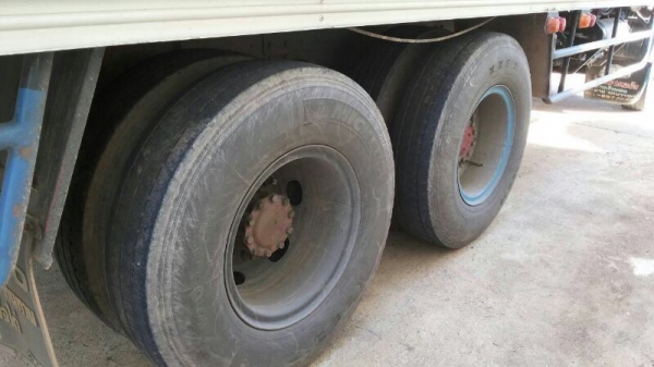 รถฮีโน่ 10 ล้อ ตู้แห้ง 260 แรงม้า ปี 47  สนใจติดต่อ 081 - 6079515