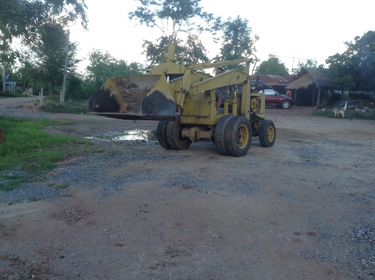 รถตักล้อยาง KOMATSU   ราคา 185000 บาท