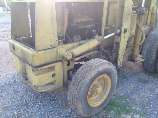 รถตักล้อยาง KOMATSU   ราคา 185000 บาท