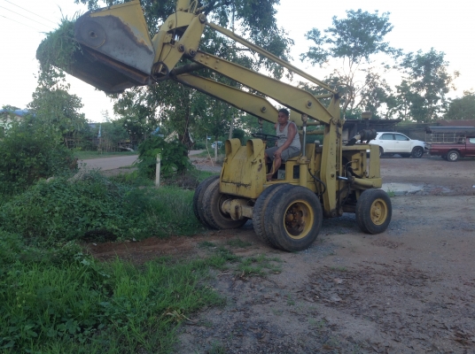 รถตักล้อยาง KOMATSU   ราคา 185000 บาท