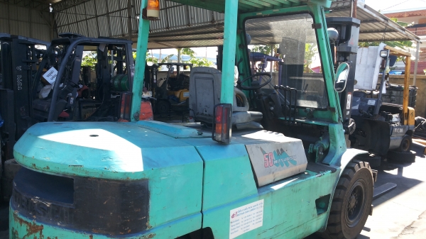 ขายรถ mitsu bishiขนาด 5 ตัน  เครื่องยนต์ดีเซล