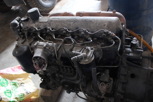 ขายเครื่องยนต์ 6D15 ถอดจาก 10 ล้อ mitsubishi fuso