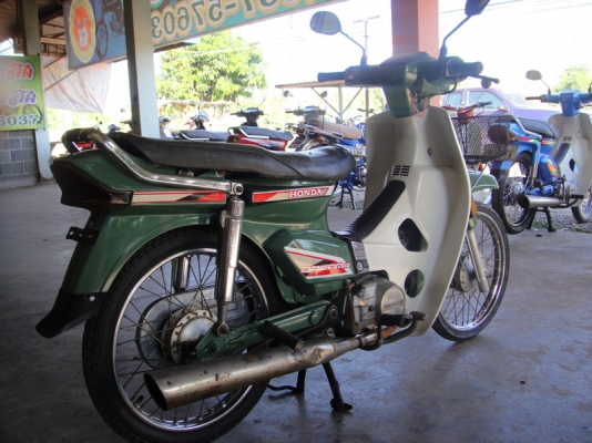 ขายฮอนด้าดรีม คุรุสภา สีเขียวทหาร  สตาร์ทมือ ( ทะเบียนพร้อมชุดโอน )