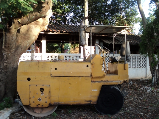 ขายด่วน !!! รถบดเล็ก โบแม็ก 4 ตัน พร้อมใช้งาน