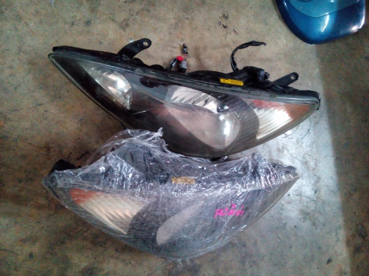 ไฟหน้าเอสติม่า