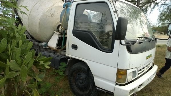 รถโม่ปูน2.5คิว 130แรง รถไม่มีเล่ม...สภาพสวย ไม่มีเอกสาร(ทำสัญญาซื้อ-ขาย)