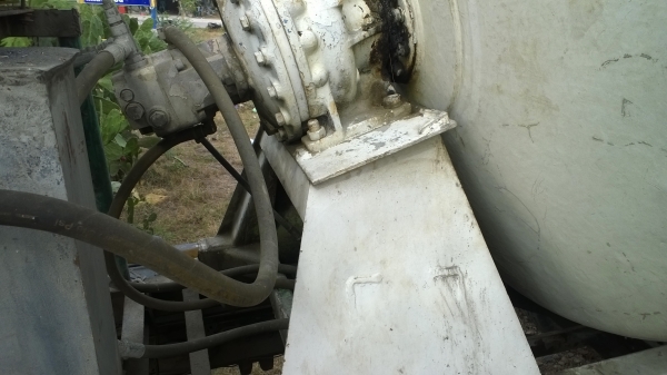 รถโม่ปูน2.5คิว 130แรง รถไม่มีเล่ม...สภาพสวย ไม่มีเอกสาร(ทำสัญญาซื้อ-ขาย)