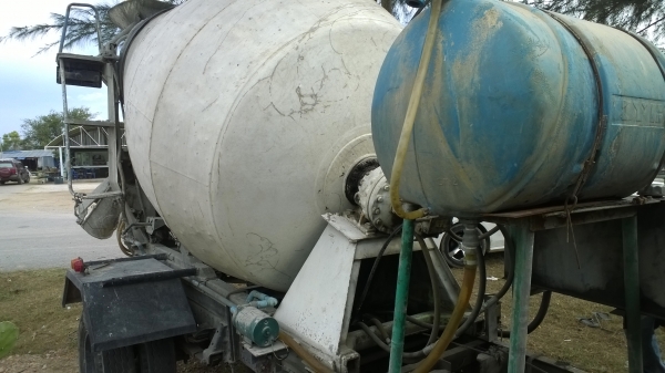 รถโม่ปูน2.5คิว 130แรง รถไม่มีเล่ม...สภาพสวย ไม่มีเอกสาร(ทำสัญญาซื้อ-ขาย)