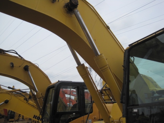รถแบคโฮมือสอง KOMATSU PC200 สภาพรถเยี่ยม 090-268-2646