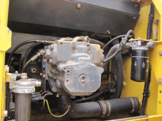 รถแบคโฮมือสอง KOMATSU PC200 สภาพรถเยี่ยม 090-268-2646